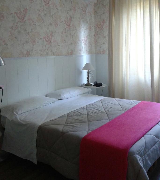 Single Room,685621053:JPEG