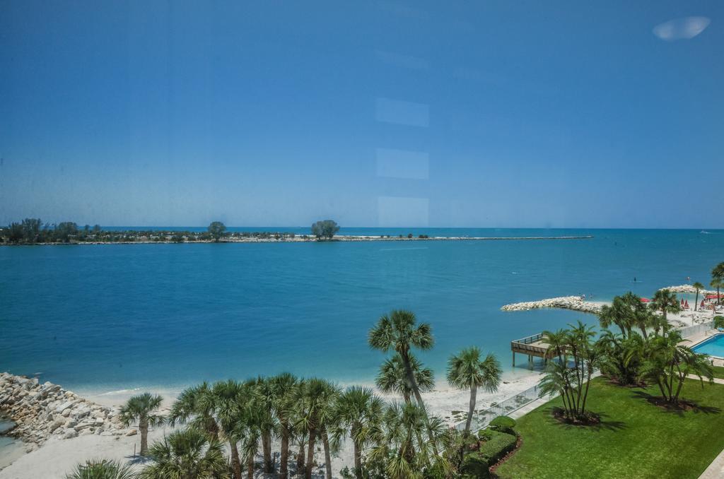 Corner Beach View King Room