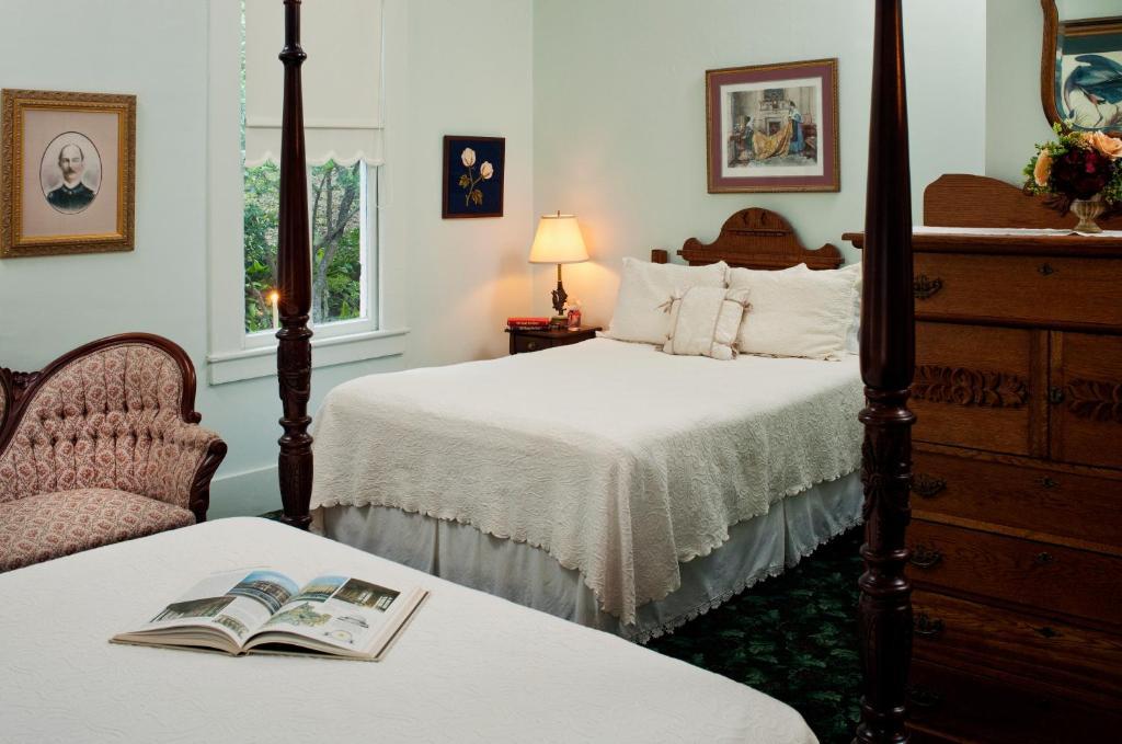 Queen Room - Louise Room