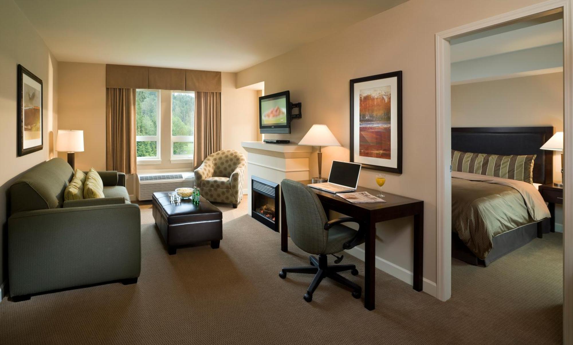 One-Bedroom Queen Suite