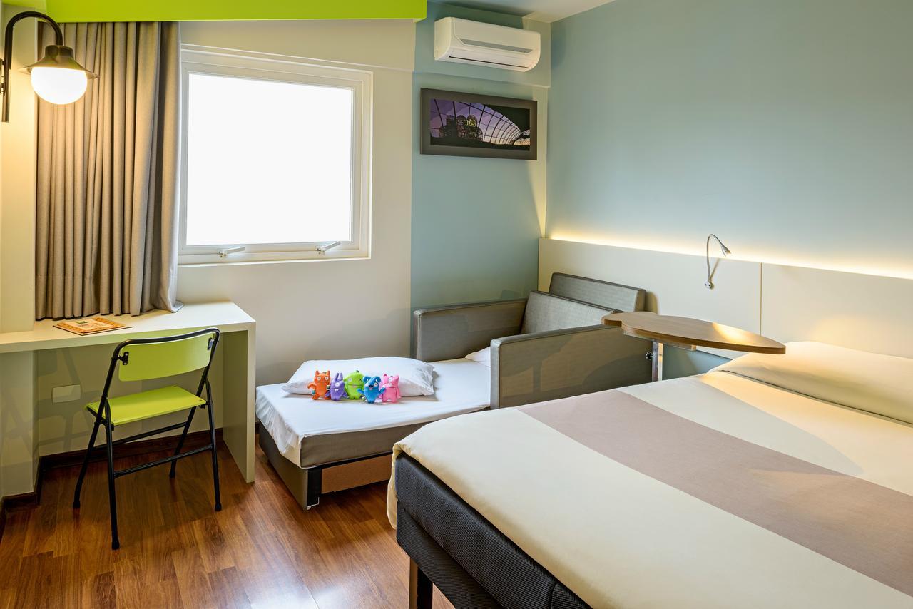 Standard Zimmer mit Doppelbett und Schlafsofa