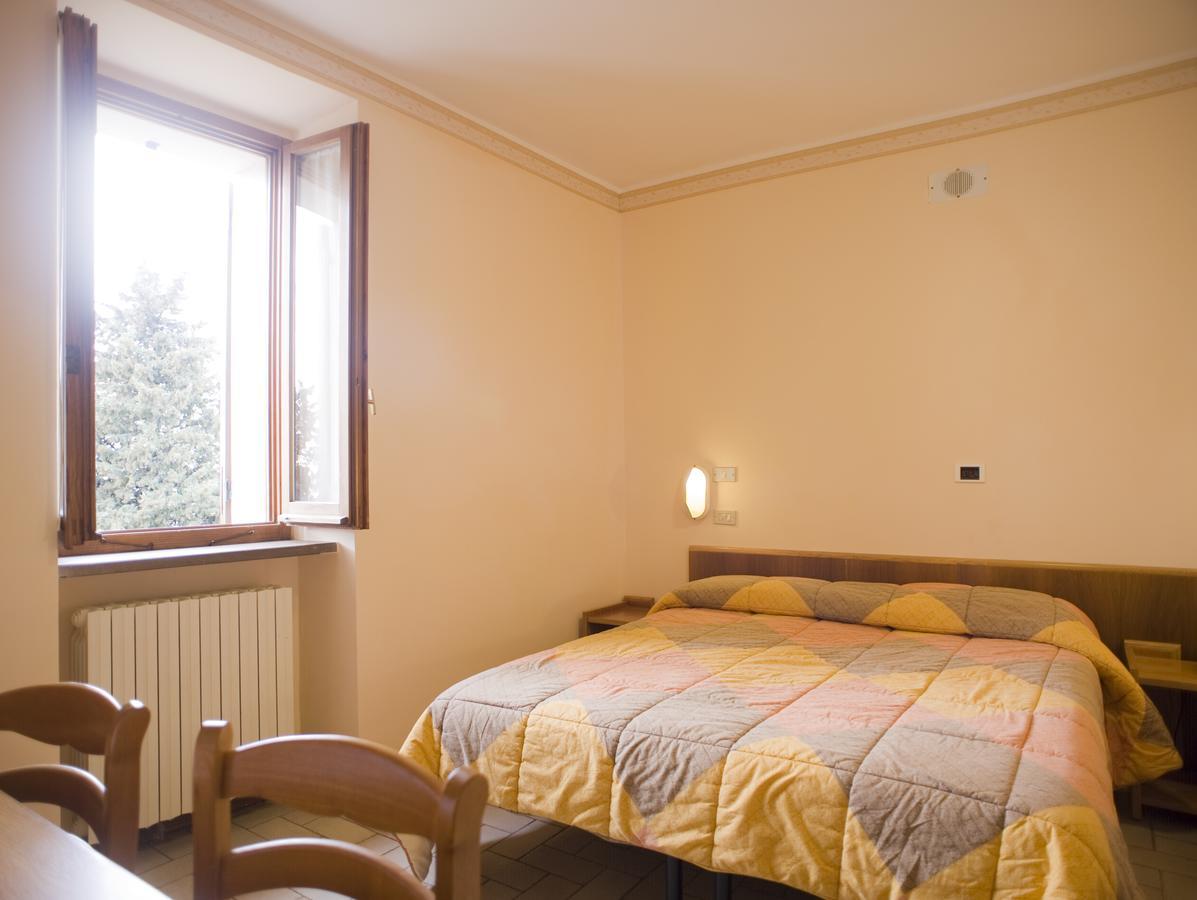 Doppel- oder Zweibettzimmer