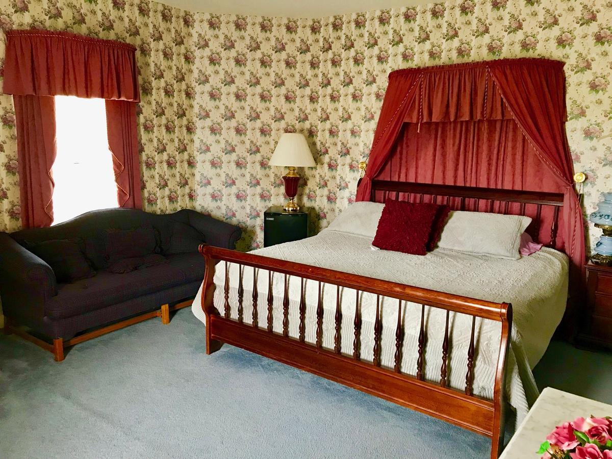 Deluxe King Suite
