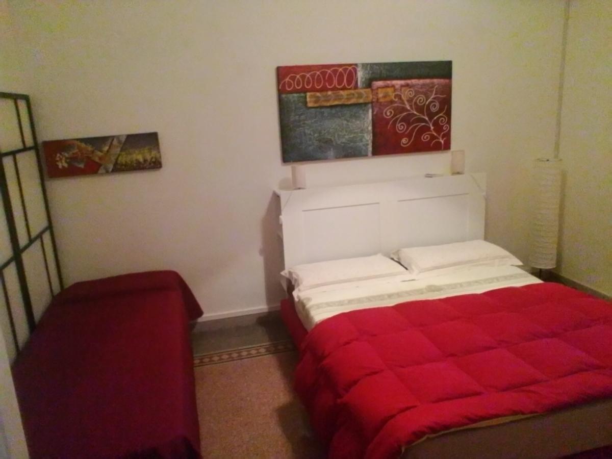Basic Triple Room with Shared Bathroom