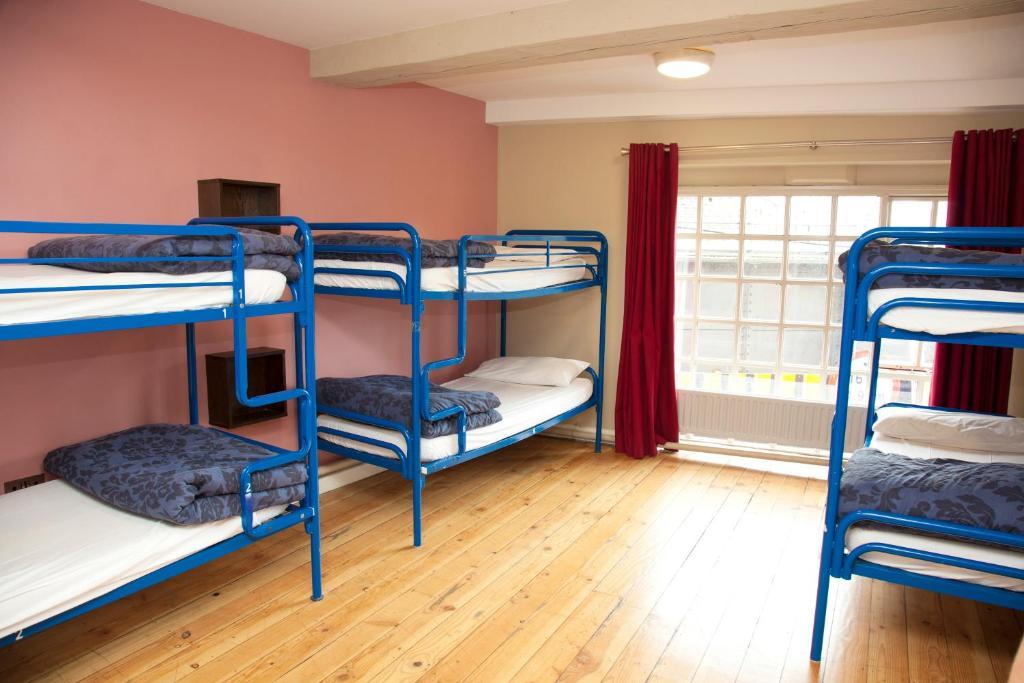 1 Bunk Bed in a 6 Bed Dorm