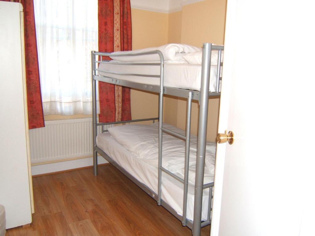 Twin Room with Bathroom