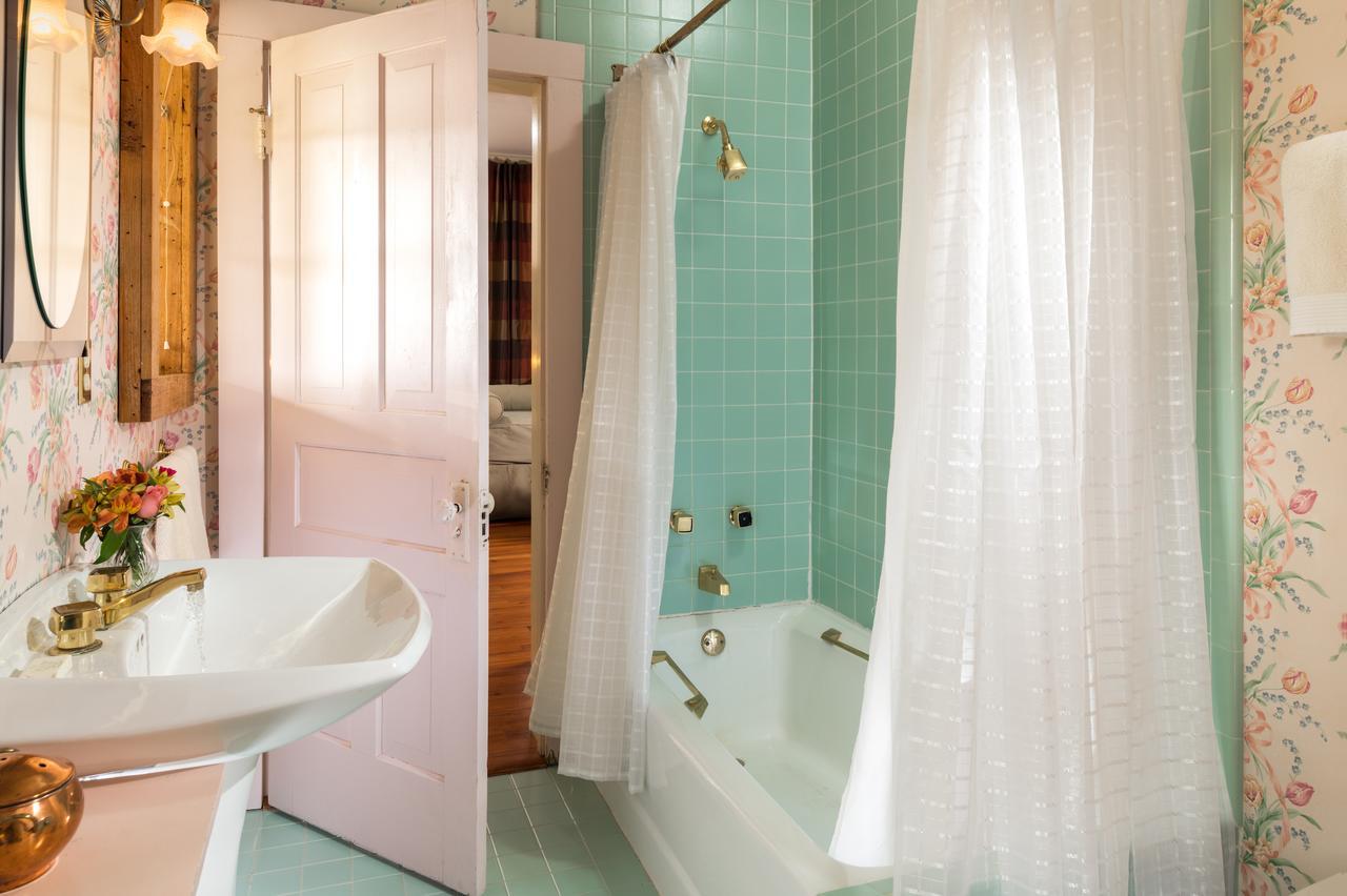 Double Room with Shared Bathroom,639145737:JPEG