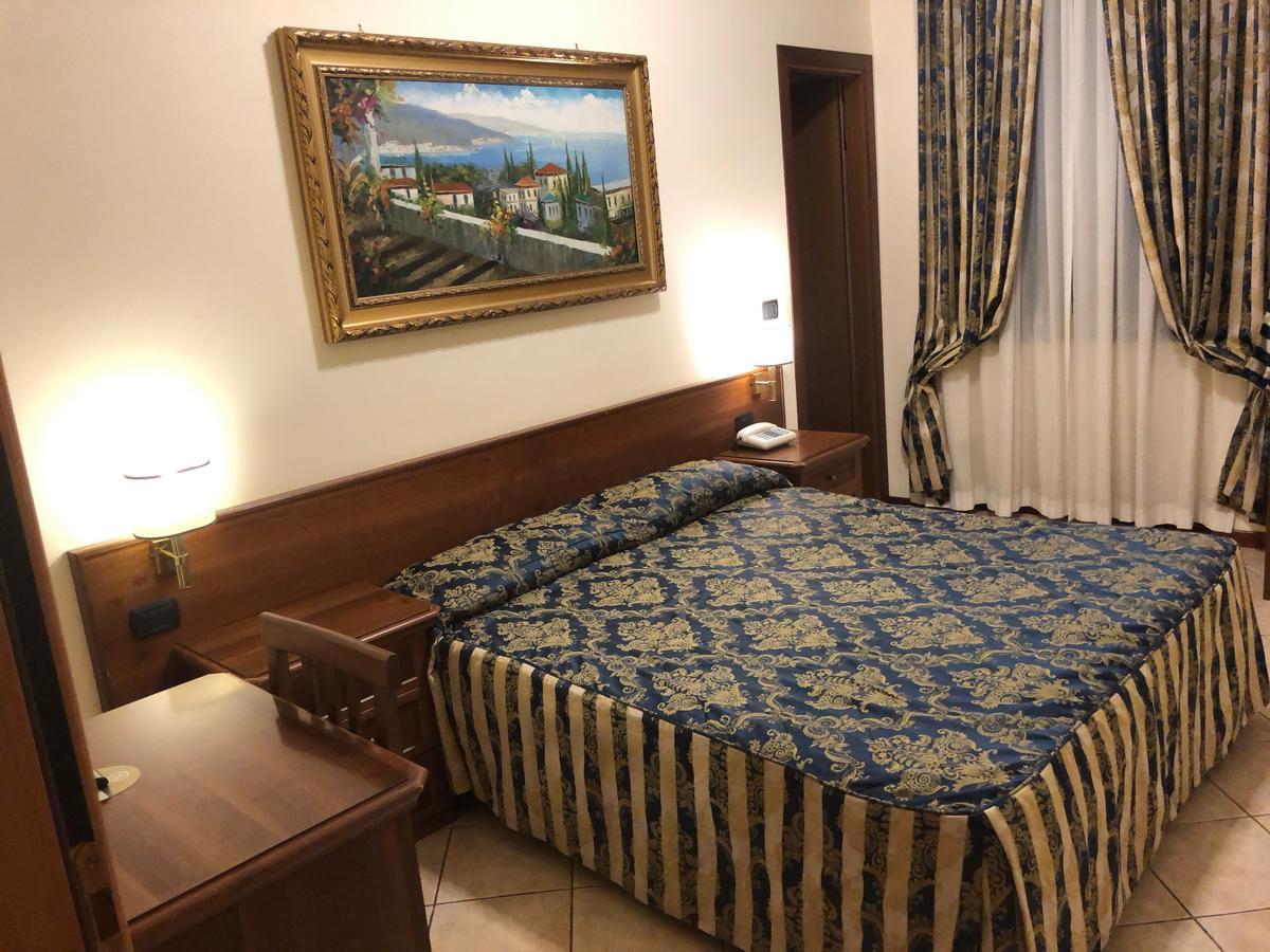 Double or Twin Room Private Bathroom