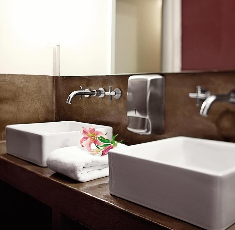 Einfaches Zweibettzimmer mit Etagendusche und Etagen-WC