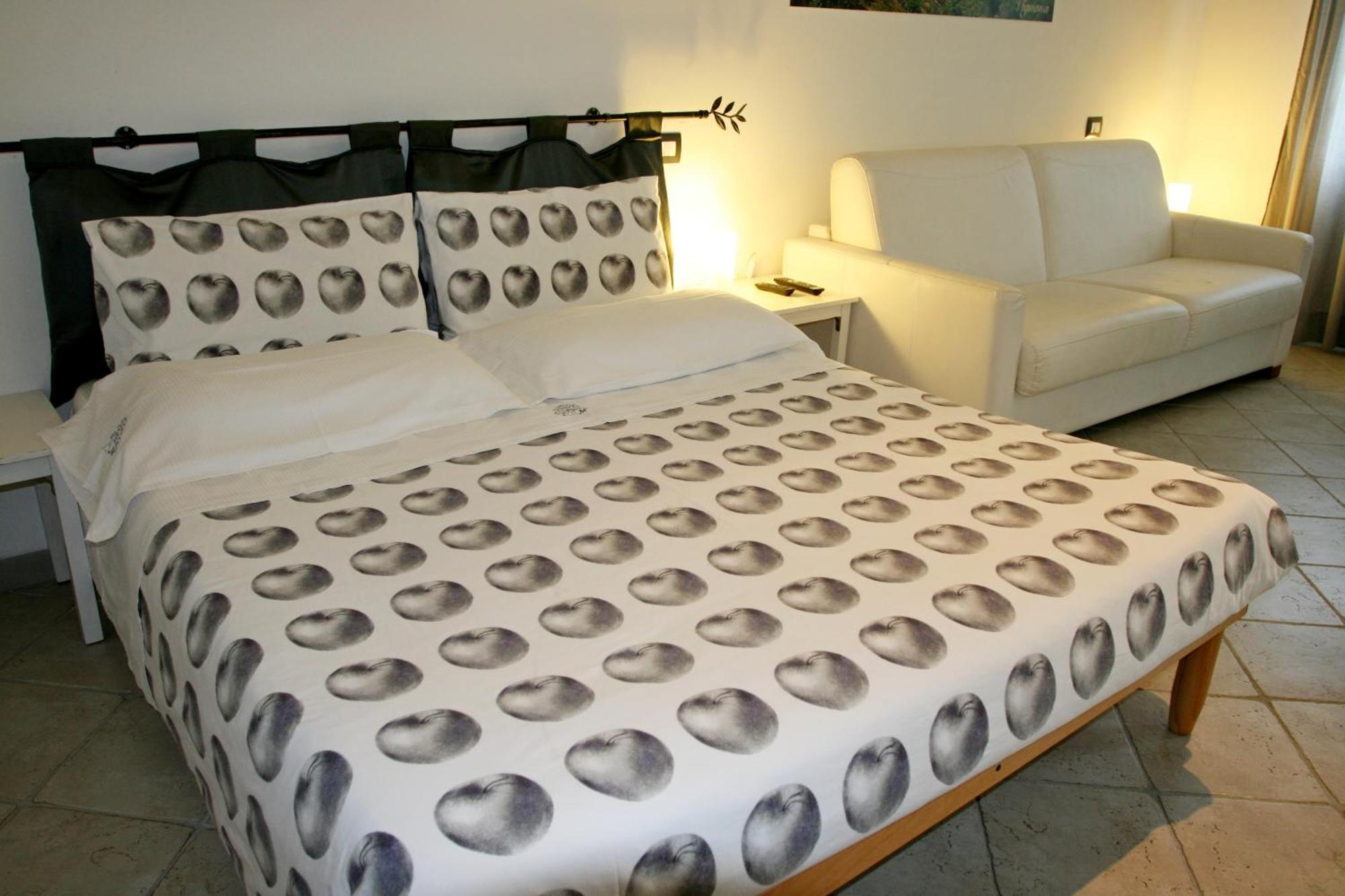Studio Apartment,409467618:JPEG