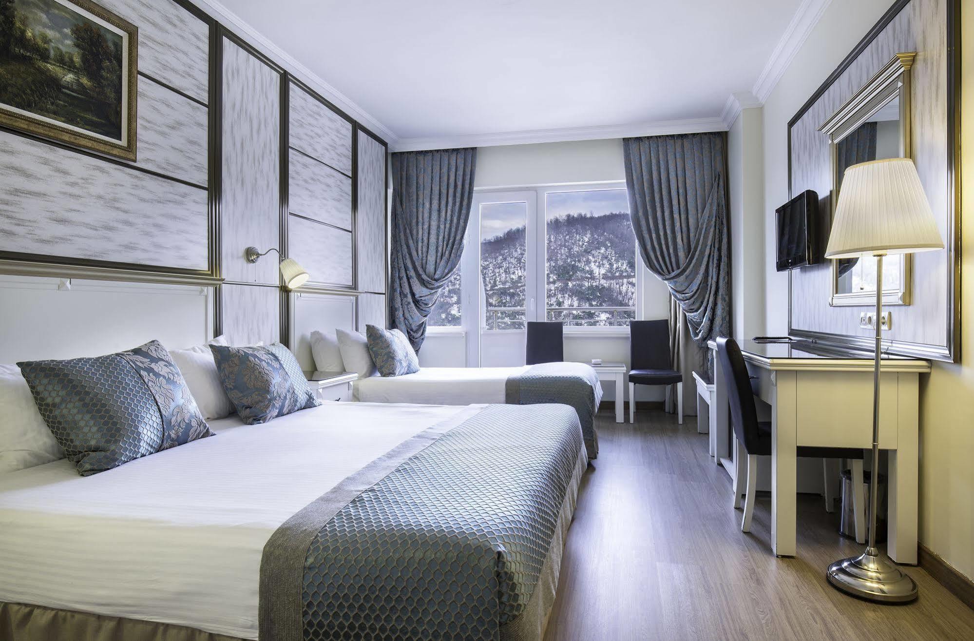 Dreibettzimmer mit Balkon