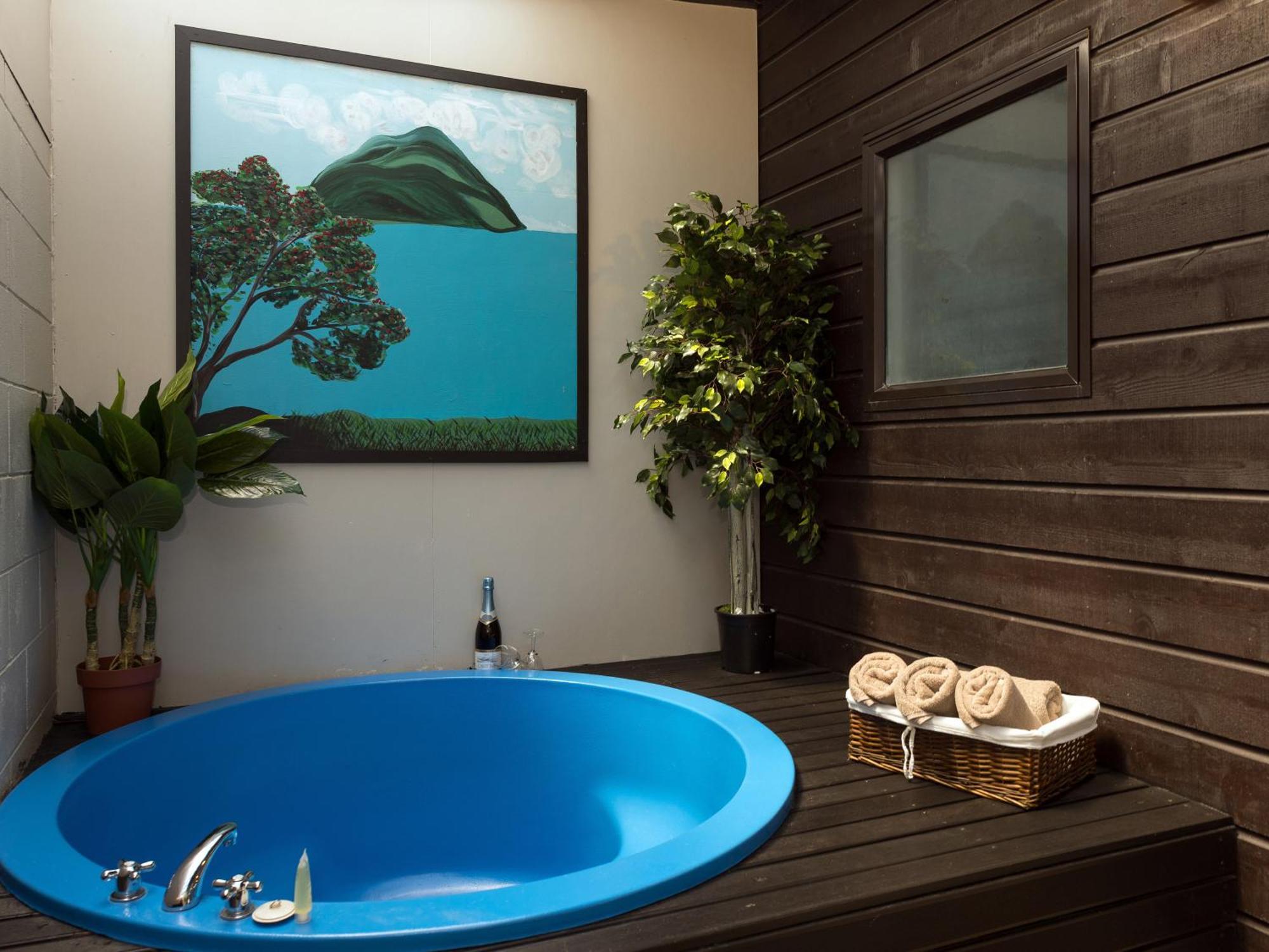 Family Apartment with Hot Tub - Split Level