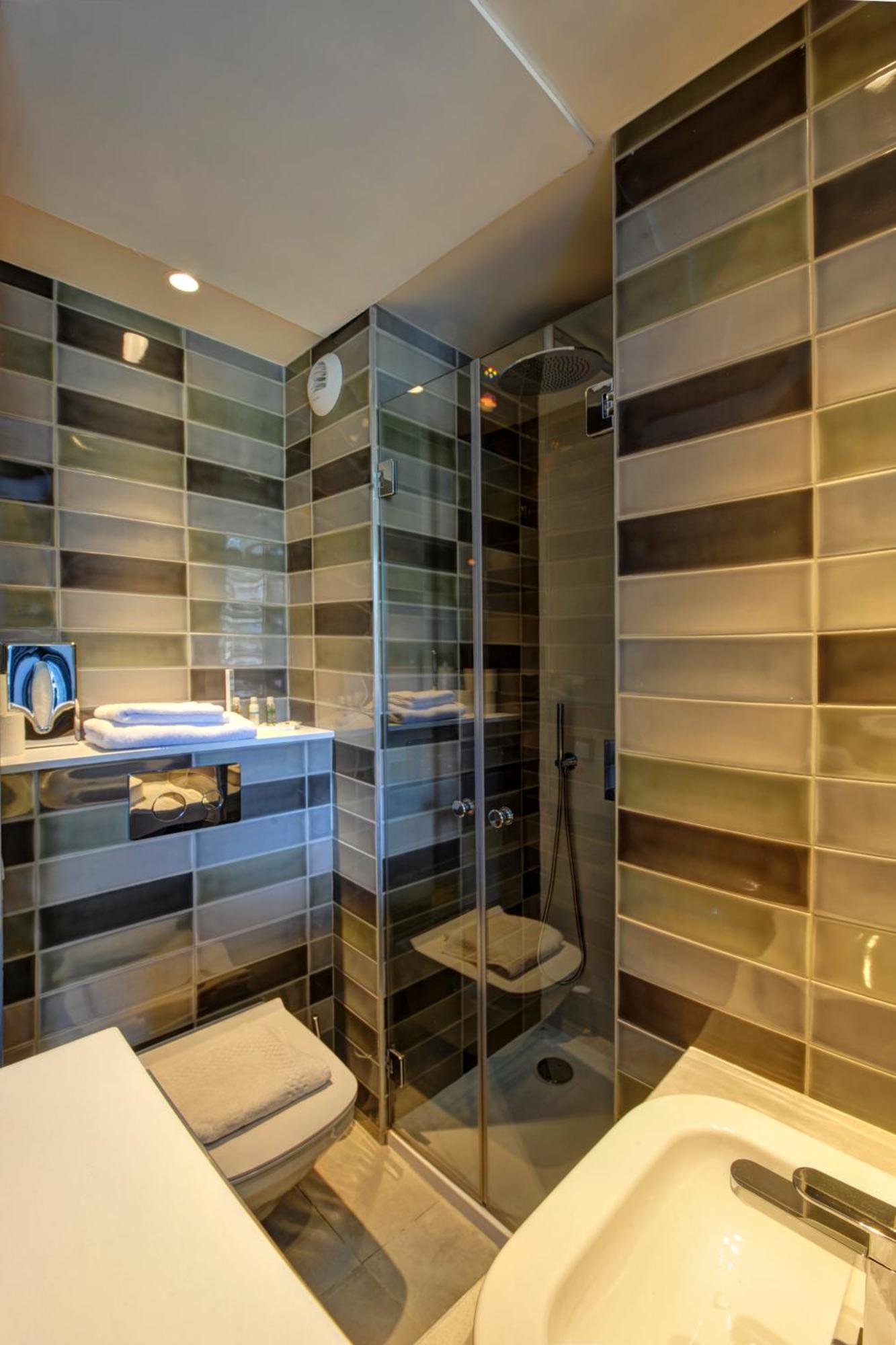 Petite Chambre Simple - Douche