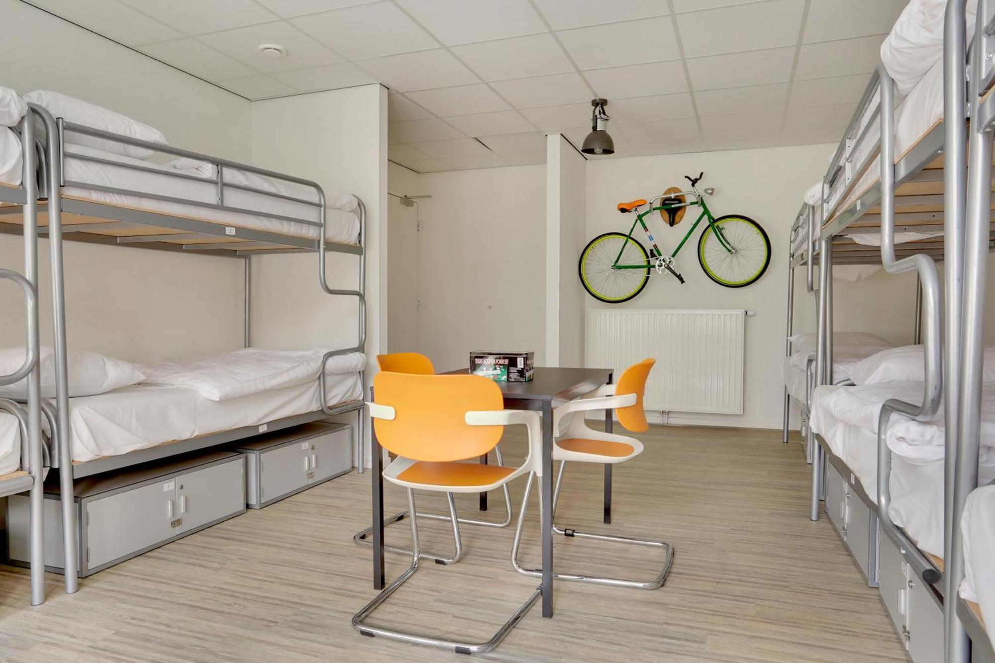 Cama em Dormitório Misto com 10 Camas