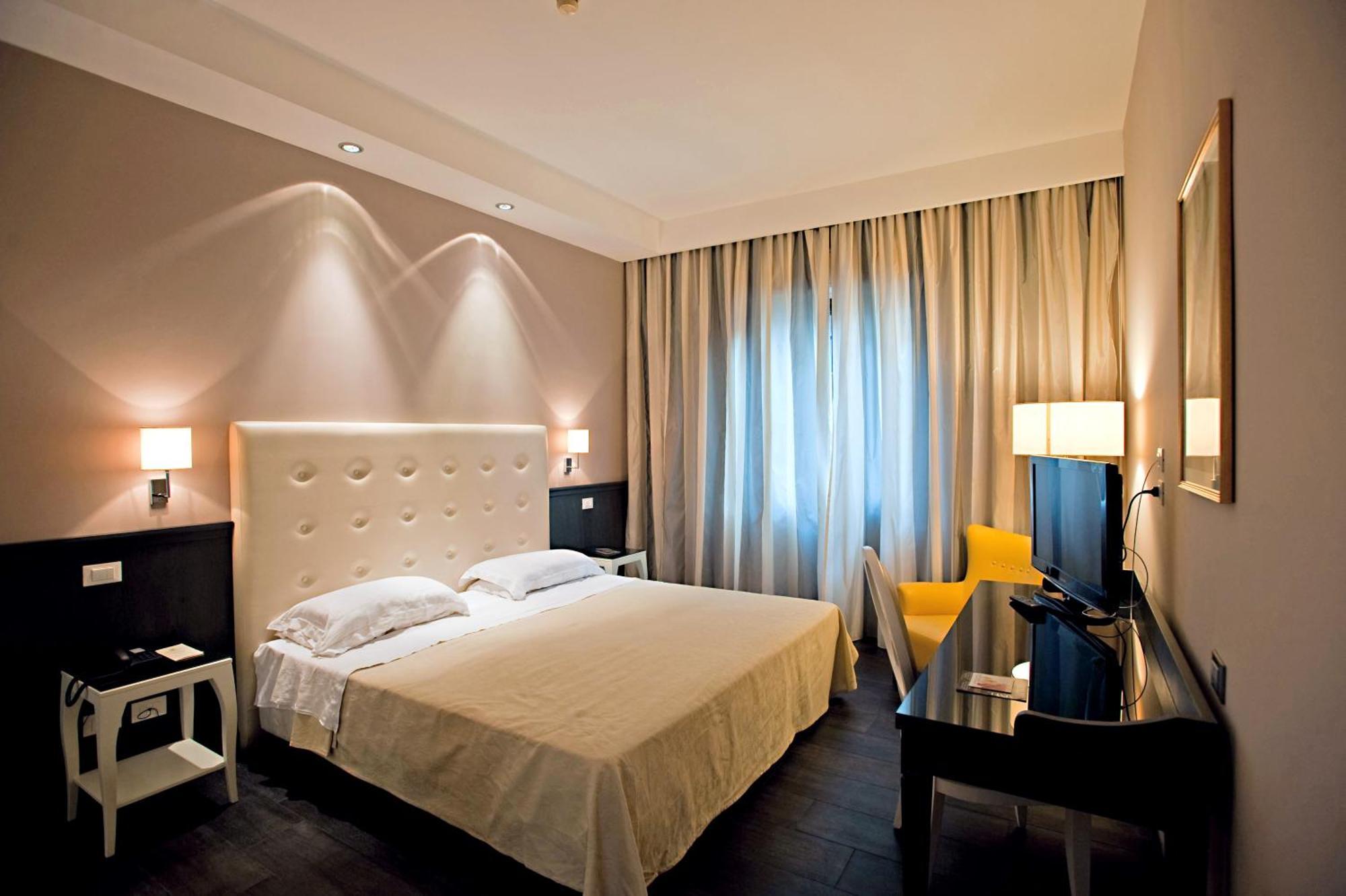 Superior Double or Twin Room,917280631:JPEG