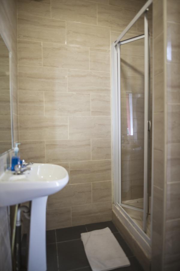 Zweibettzimmer mit eigenem Bad
