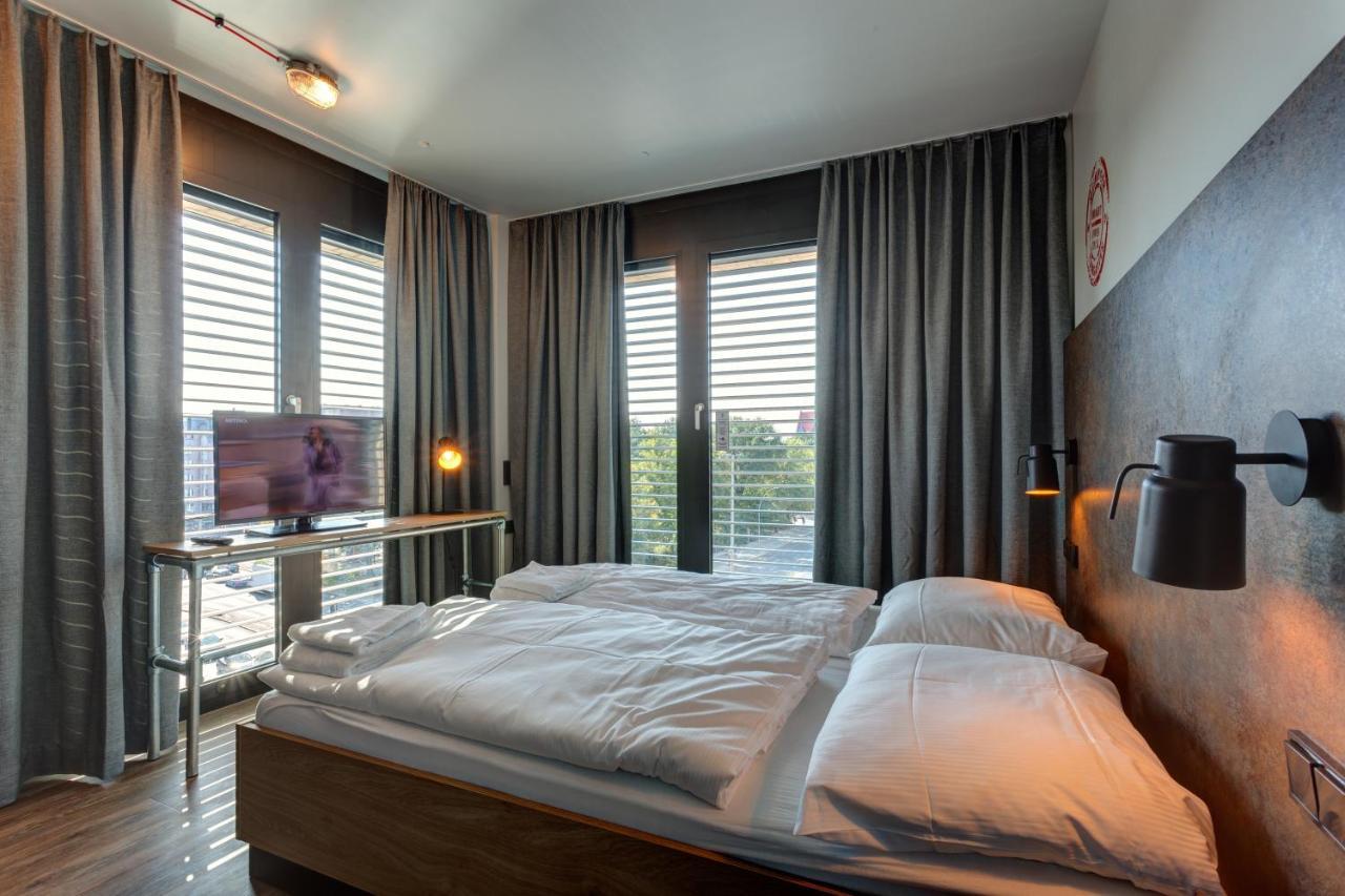 Double Room for Single Use