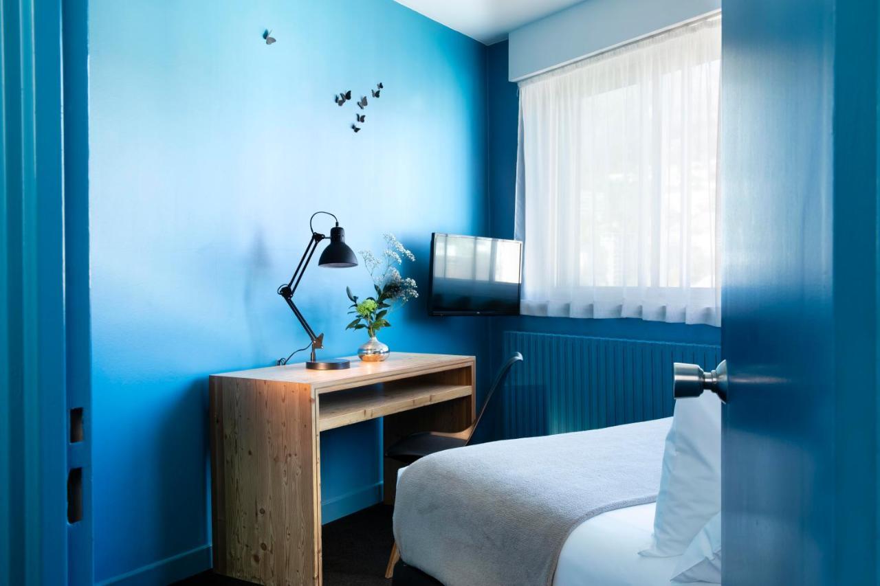 Family Room with Shower,746632508:JPEG