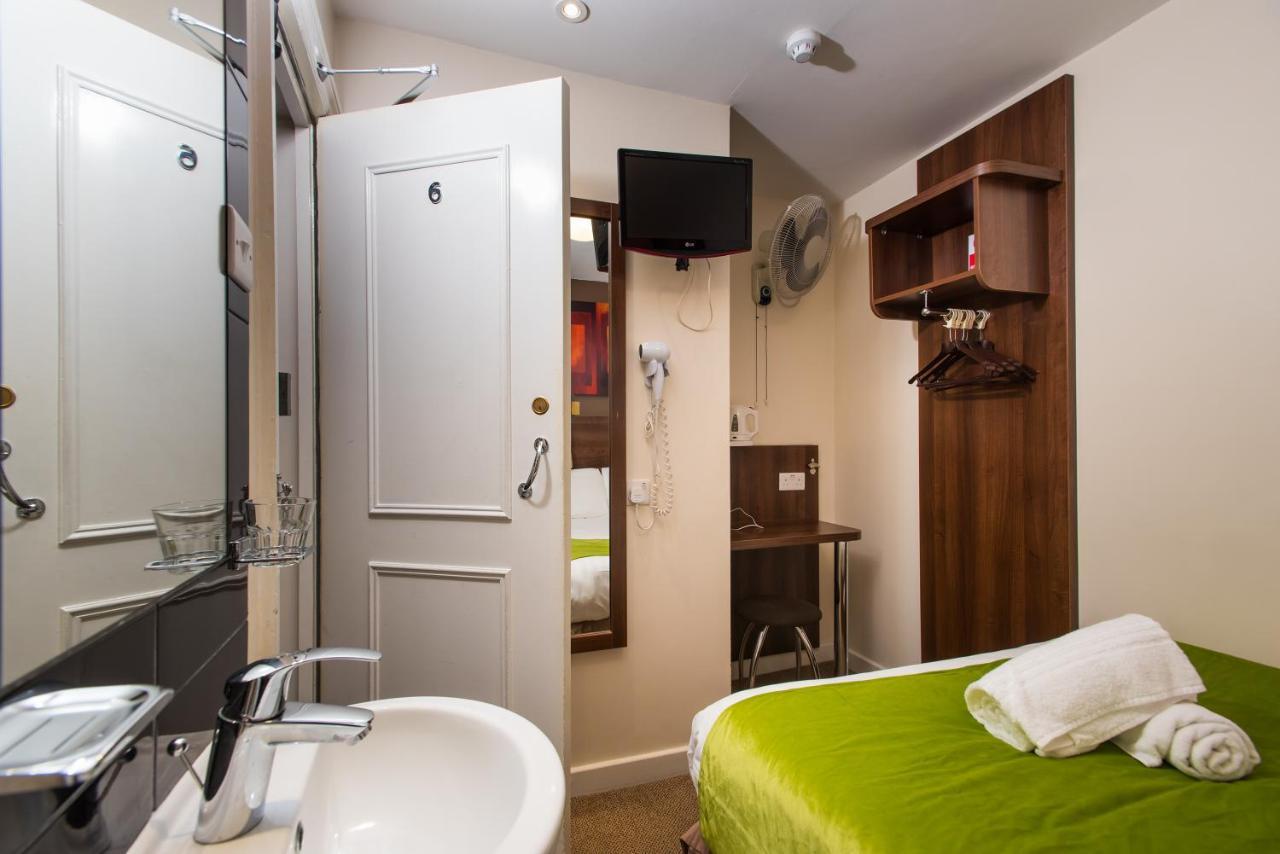 Tweepersoonskamer met Gedeelde Badkamer