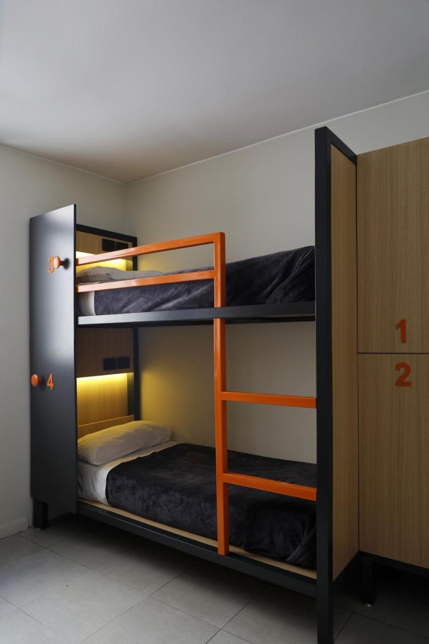 Cama individual en habitación compartida mixta