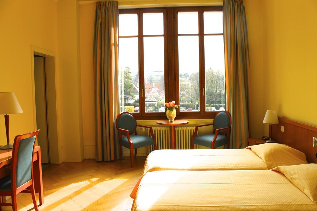 Twin Room with Private Bathroom and Park View,79721304:JPEG