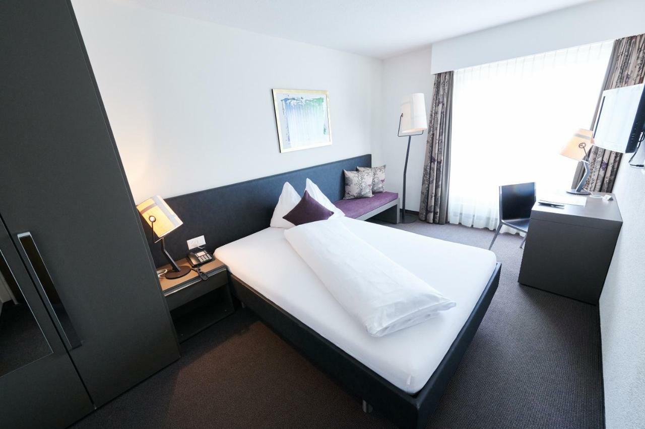 Single Room,812869035:JPEG