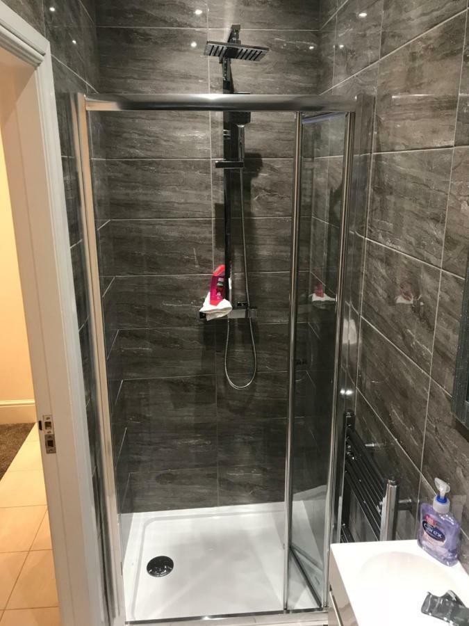 Quadruple Room Bathroom,891908383:JPEG