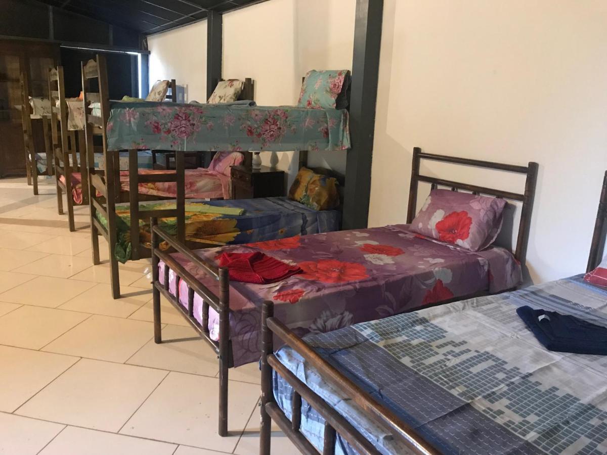 Cama em Dormitório Misto com 10 Camas