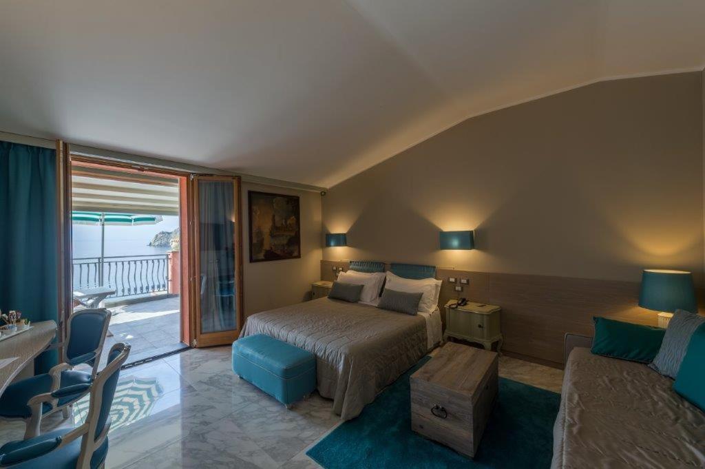 Junior Suite mit Terrasse und Meerblick.