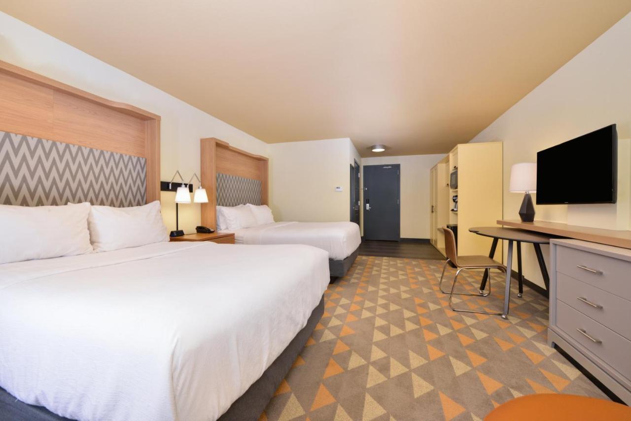 Chambre Queen avec 2 Lits Queen-Size- Adaptée aux Personnes Malentendantes/Non-Fumeurs