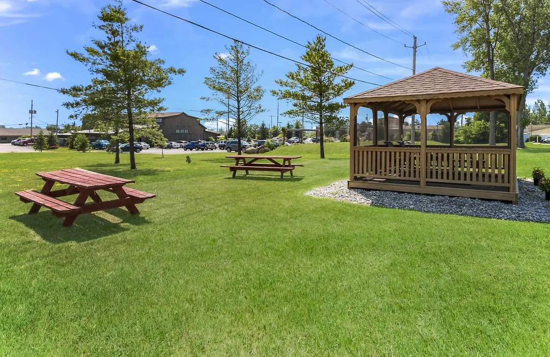Quality Inn & Suites Plattsburgh-1
