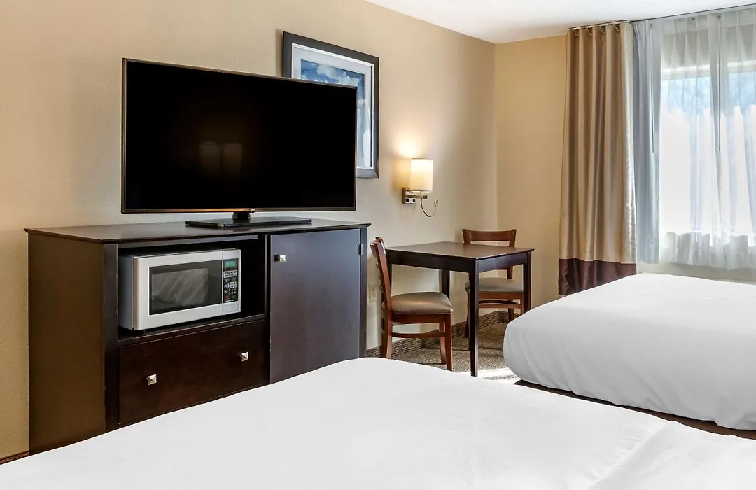 Comfort Inn & Suites Paw Paw-1