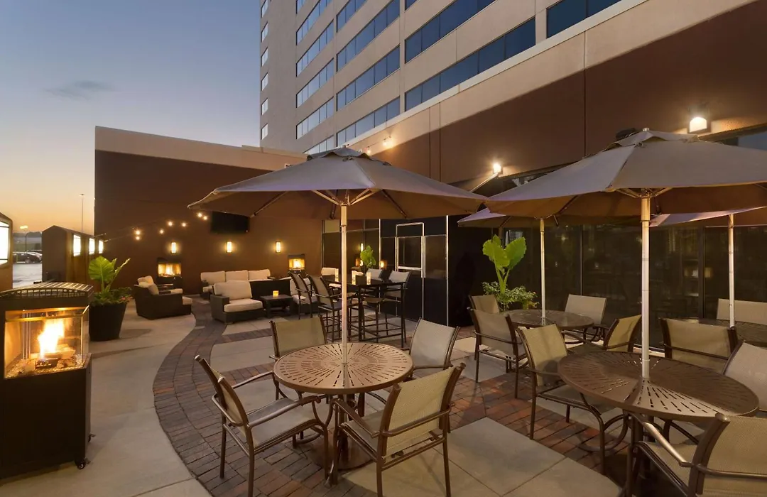Hilton Suites Chicago/Oakbrook Terrace-1