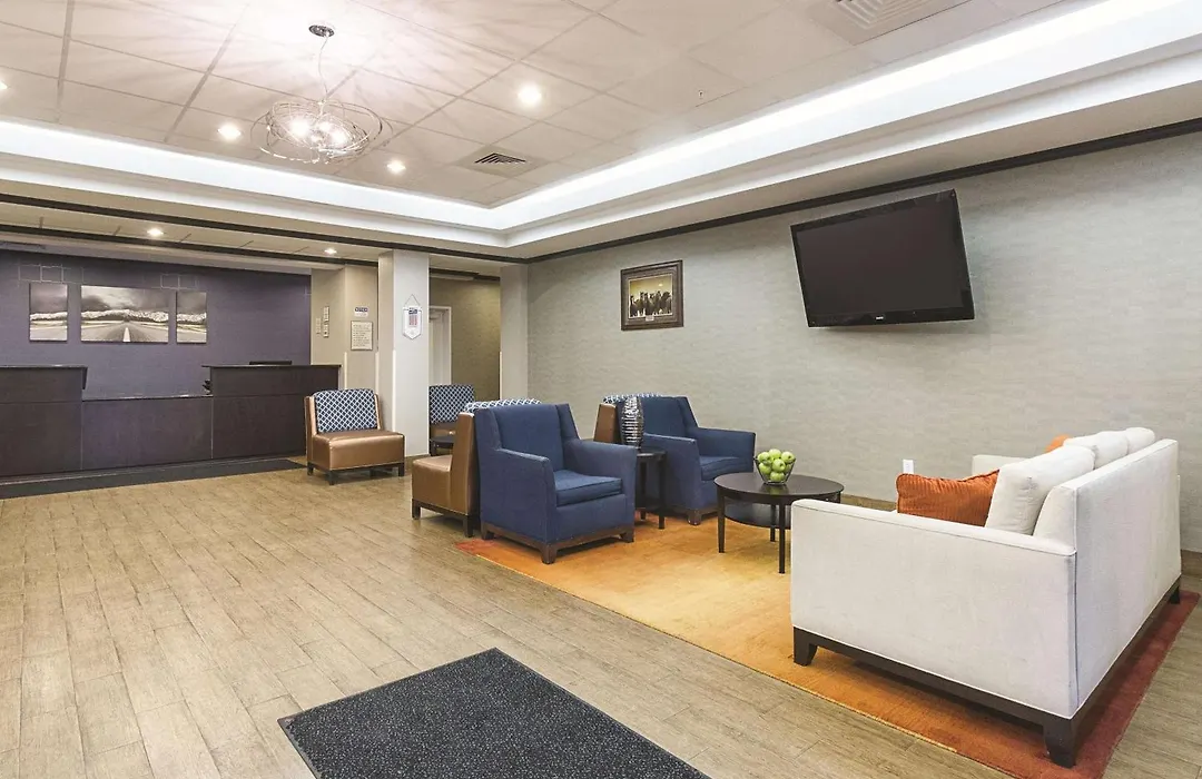 La Quinta Inn & Suites Casino And Bar By Wyndham Glendive-1