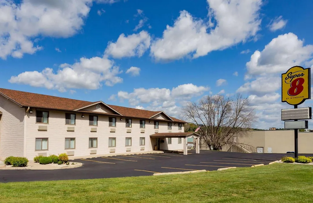 Super 8 By Wyndham Decorah-1