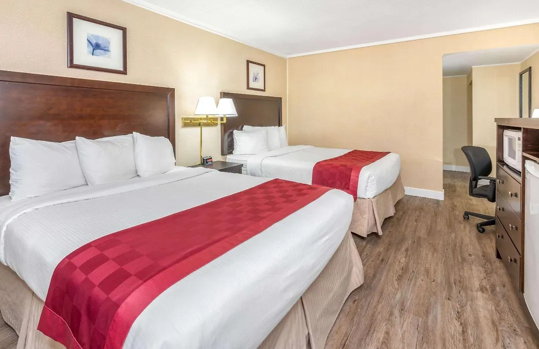 Ramada By Wyndham Coquitlam-1