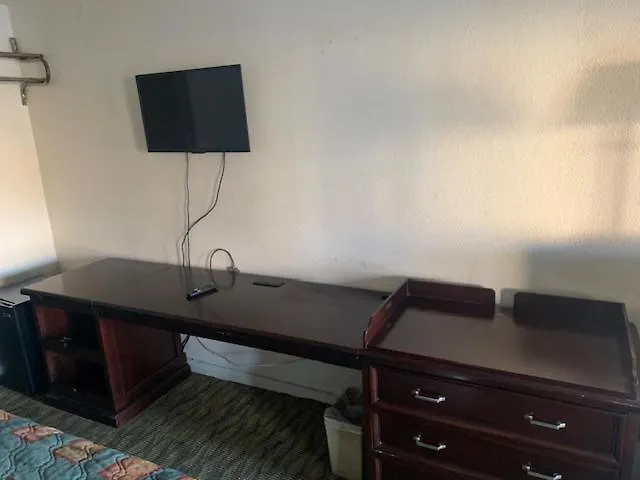 Deluxe Inn Austin-1