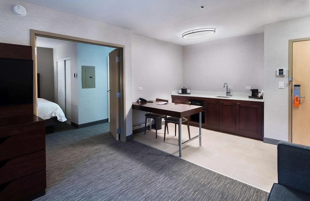 Hampton Inn & Suites Lincolnshire-1