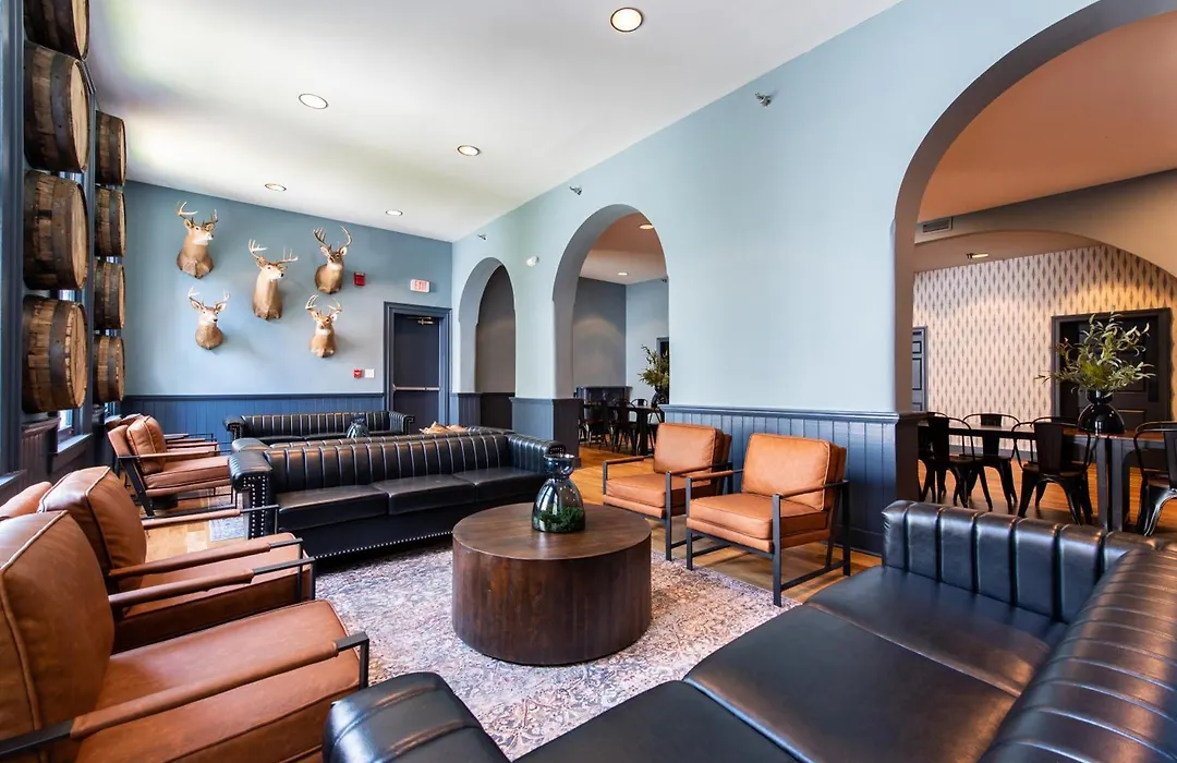 The Woodford Hotel-1
