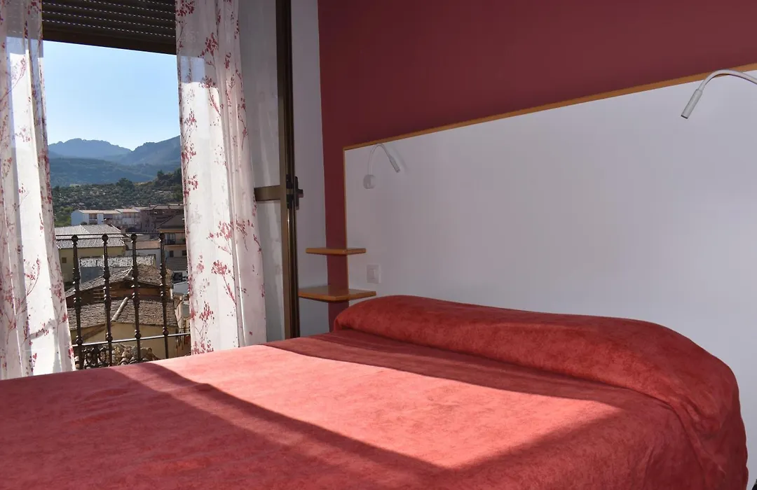 Hostal Altamira Guadalupe-1