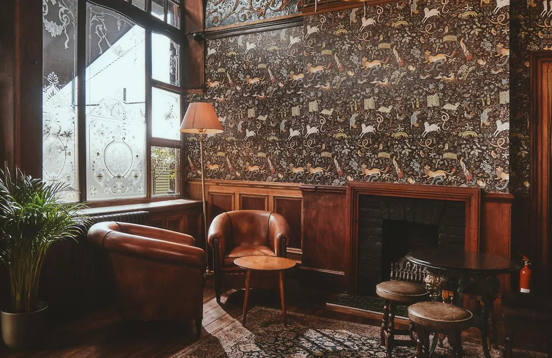 The Black Lion Pub & Boutique Guesthouse-1