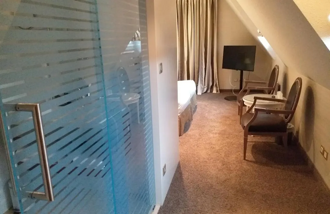 Logis Hotel Le Parc & Spa-1