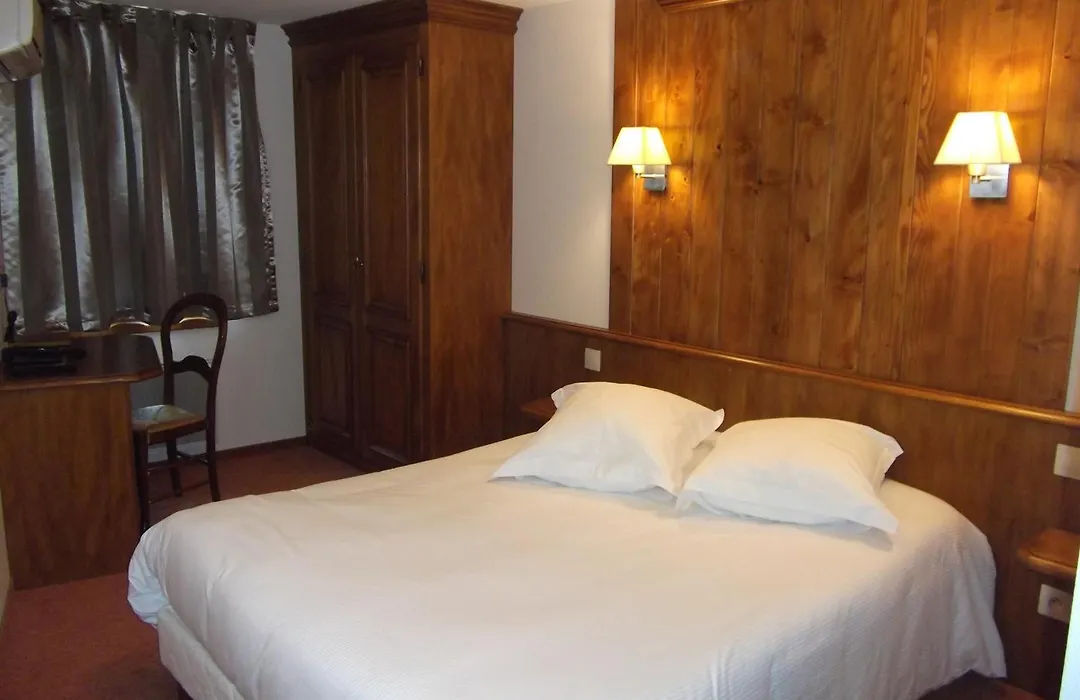 Logis Hotel De La Cloche-1