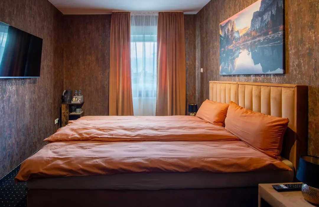 Bed And Breakfast 33-1