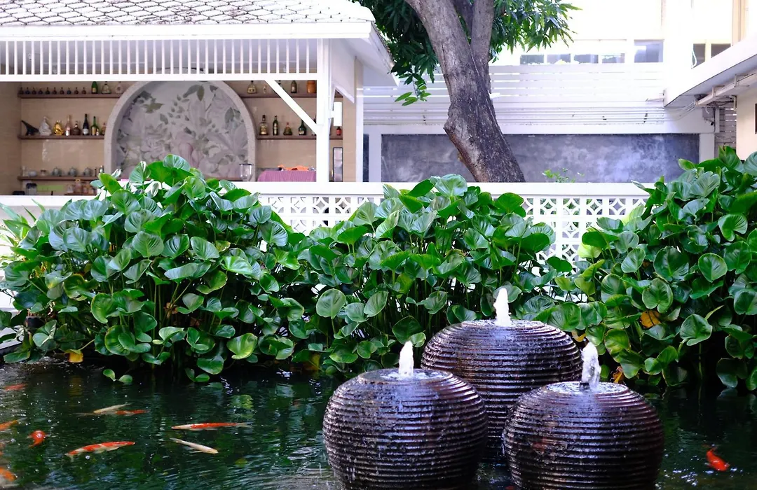 Feung Nakorn Balcony Rooms And Cafe-1
