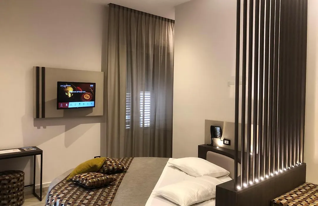 Hotel Tonic-1