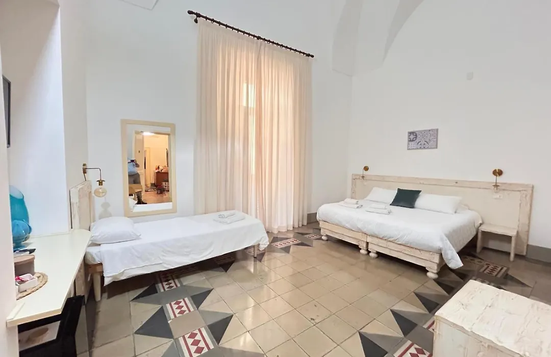 Damasa Rooms-1