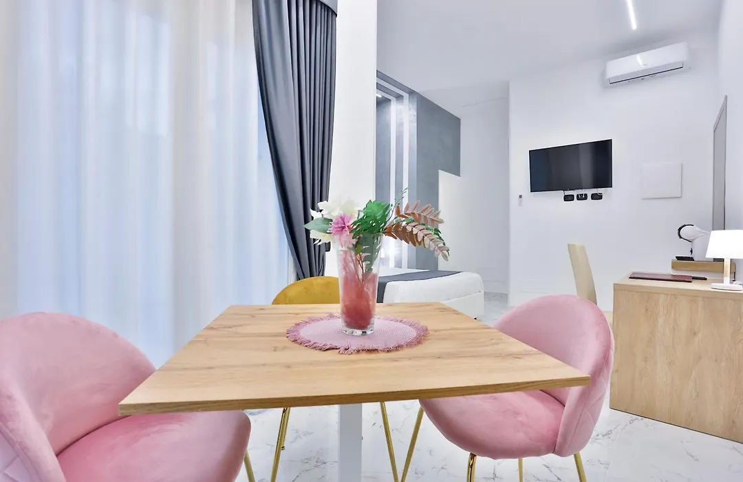Hotiday Room Collection - Napoli Sant'Arcangelo-1