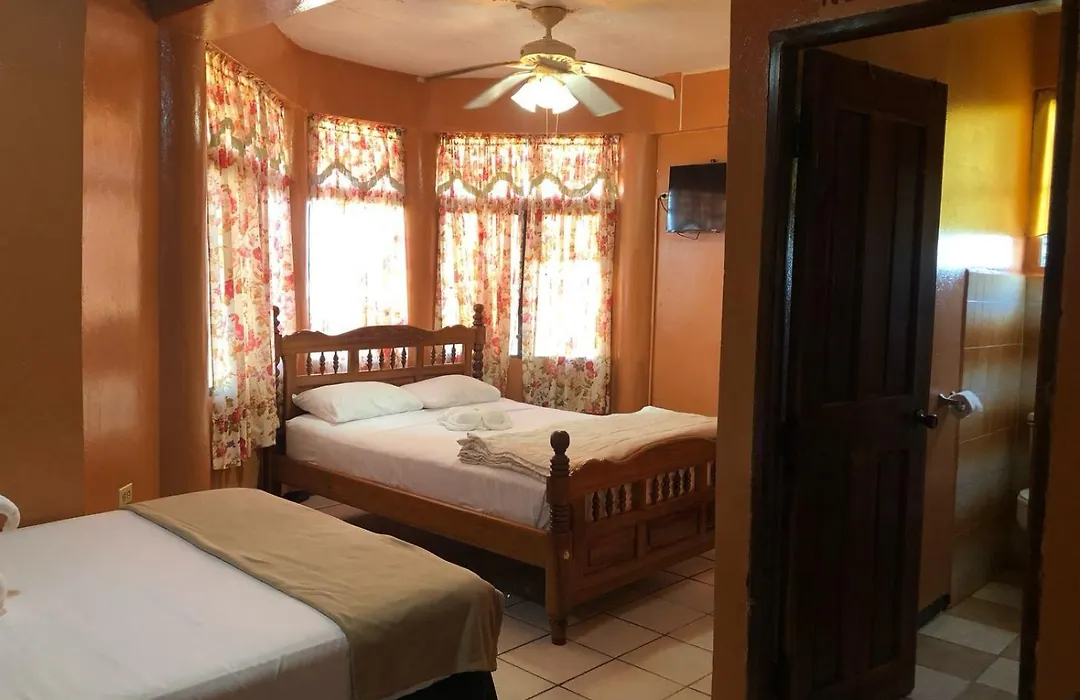 Chaleanor Hotel-1