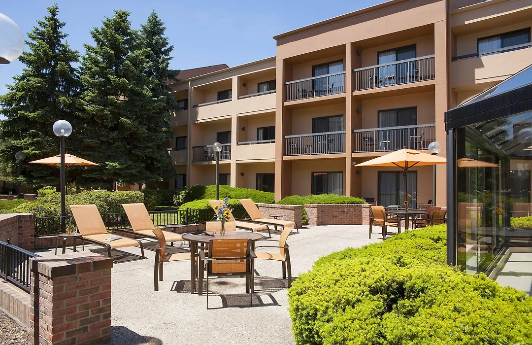 Courtyard Chicago Glenview/Northbrook-1